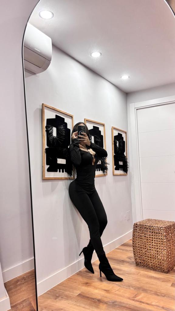 643693379: Chica busca chico en Málaga