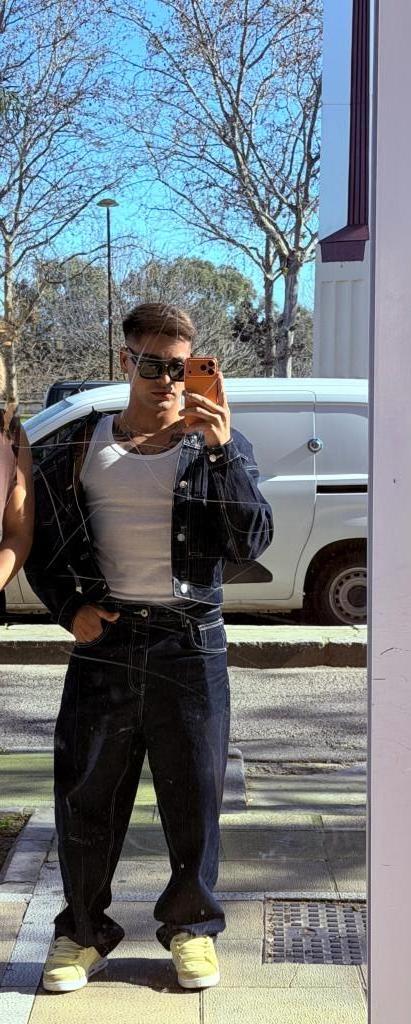 Chico busca chica en Málaga: 