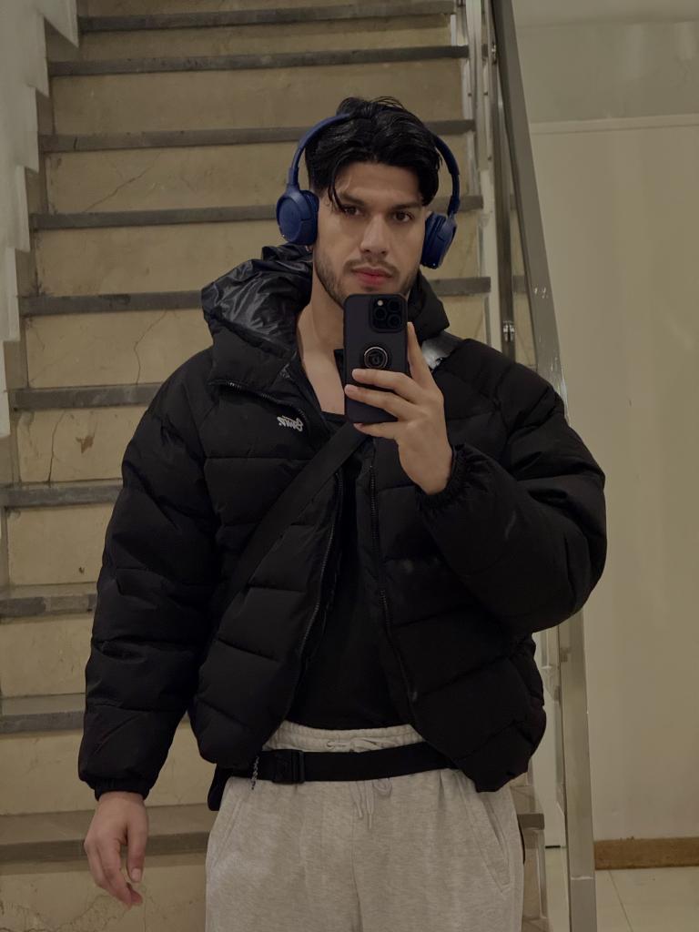 Chico busca chica en Sevilla: 