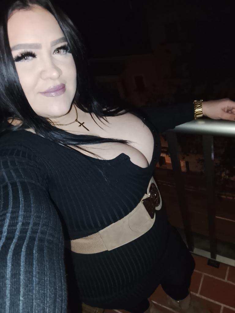 631507079: Chica busca chico en La Coruña