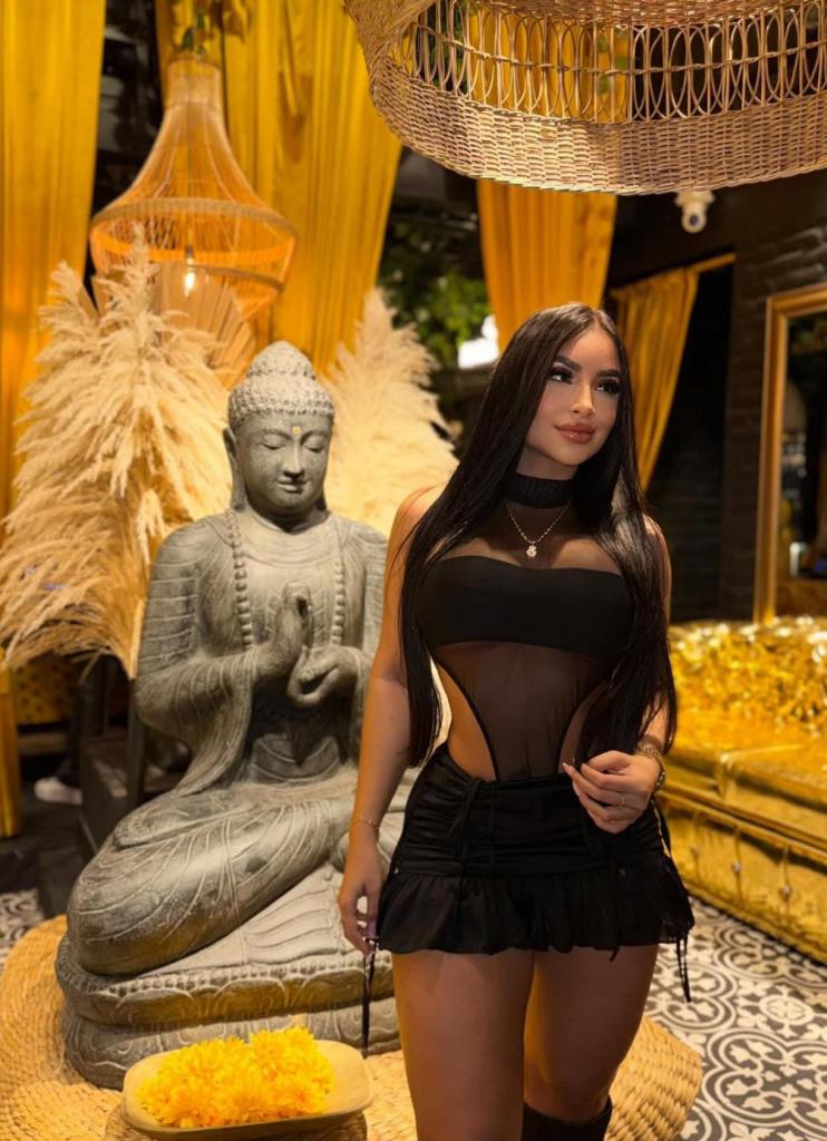 677375060: Chica busca chico en Barcelona