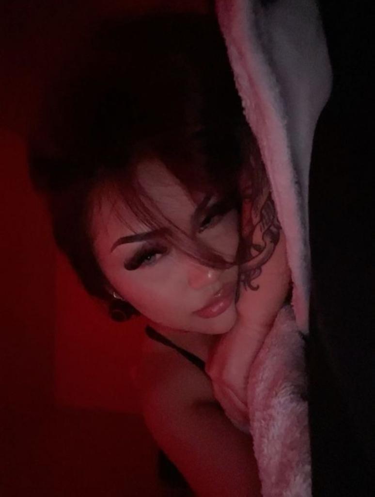 631858589: Chica busca chico en Málaga