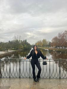 611253298: Chica busca chico en Gerona