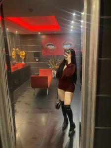 663736078: Chica busca chico en Sevilla