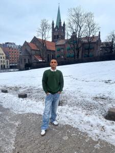 602433877: Chico busca chica en Valencia