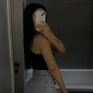 694255564: Chica busca chico en Sevilla