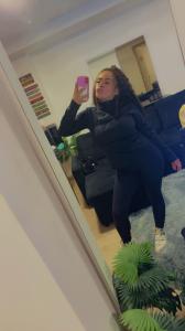 697419204: Chica busca chico en Barcelona