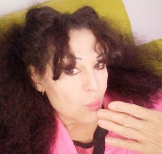 692630550: Chica busca chico en Barcelona