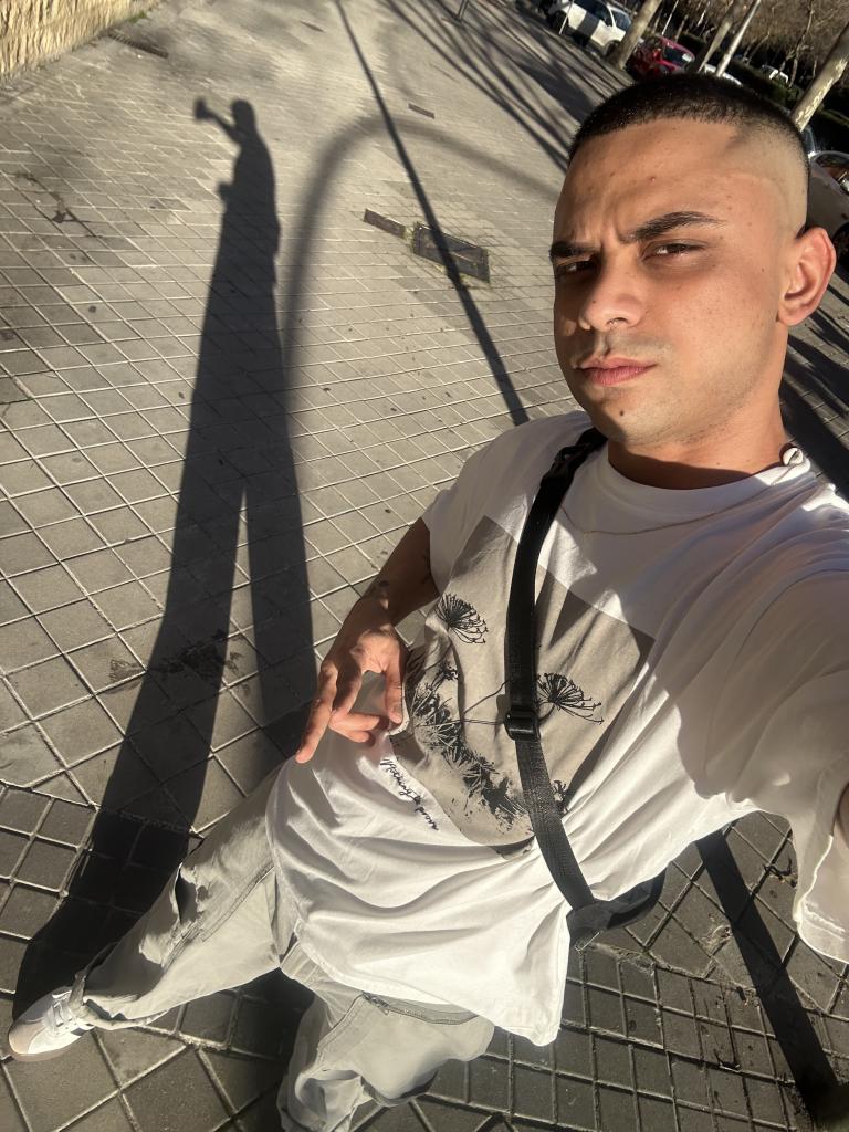 602433877: Chico busca chica en Valencia