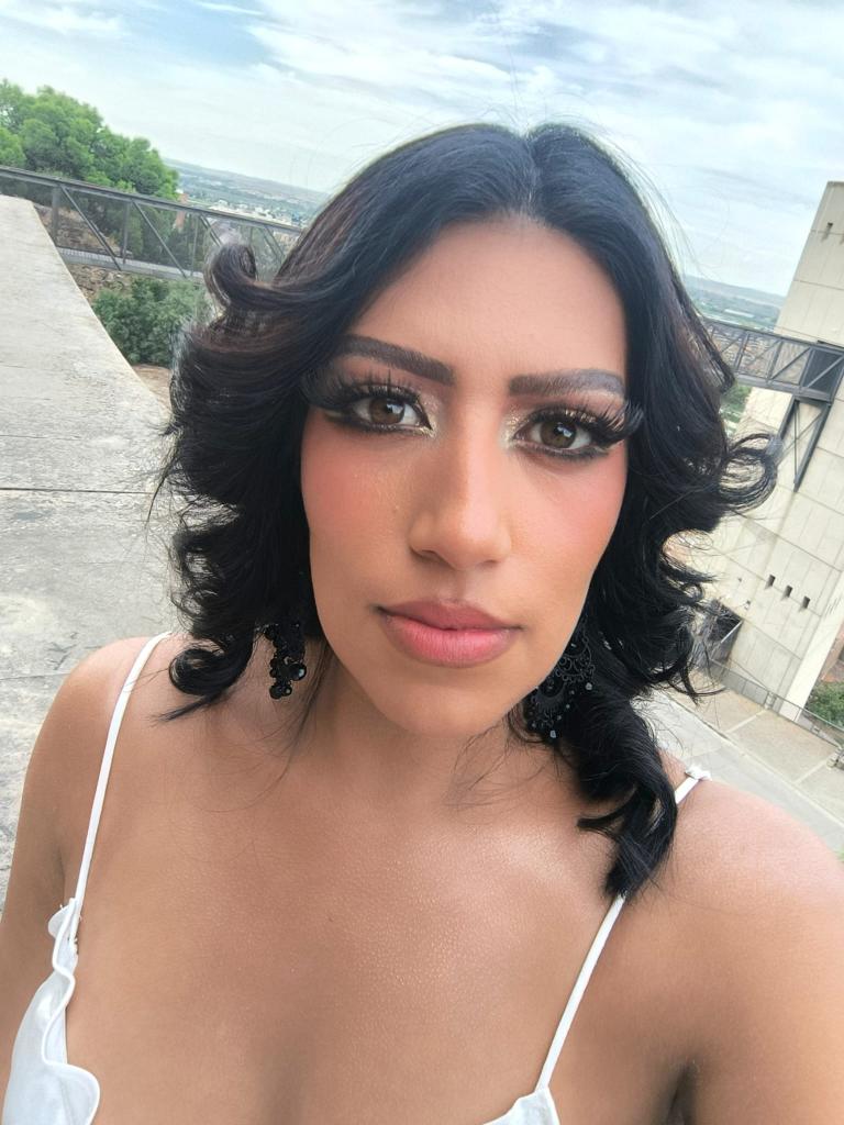 631072366: Chica busca chico en Barcelona