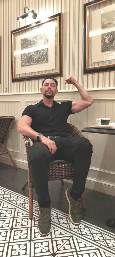 663411404: Chico busca chica en Barcelona