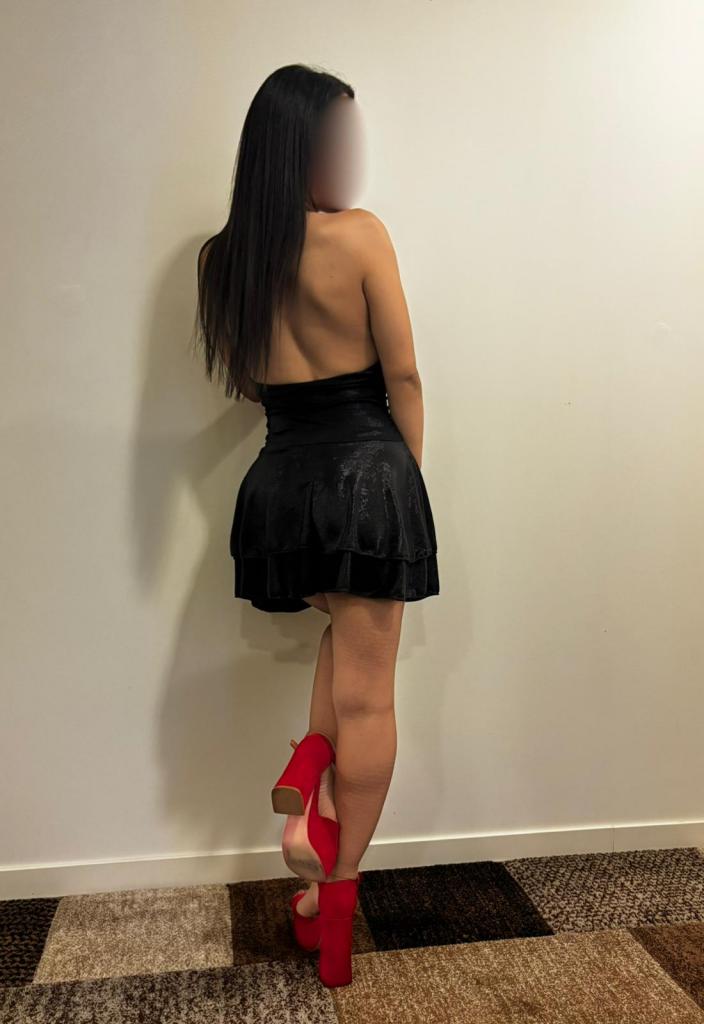 607268198: Chica busca chico en Barcelona