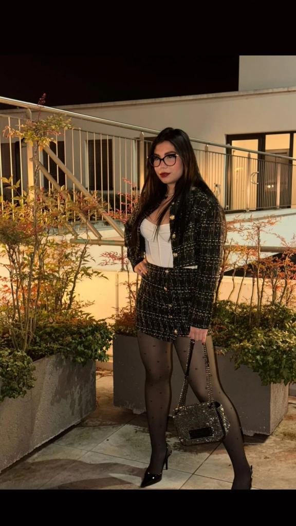 678348473: Chica busca chico en Granada