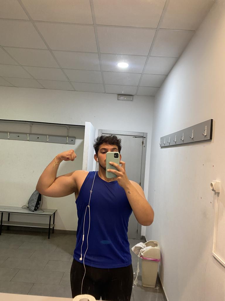 Chico busca chica en Sevilla: 