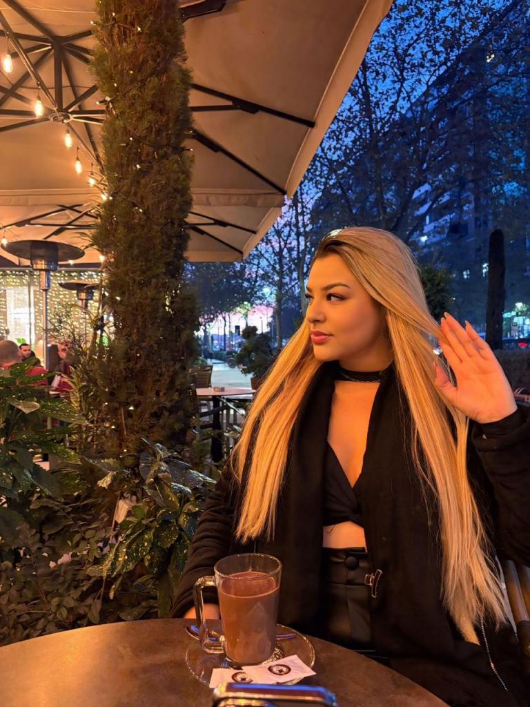 631923266: Chica busca chico en Barcelona