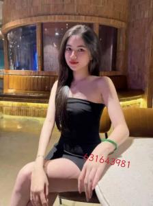 631643981: Chica busca chico en Barcelona