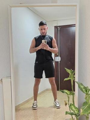 667839646: Chico busca chica en Valencia