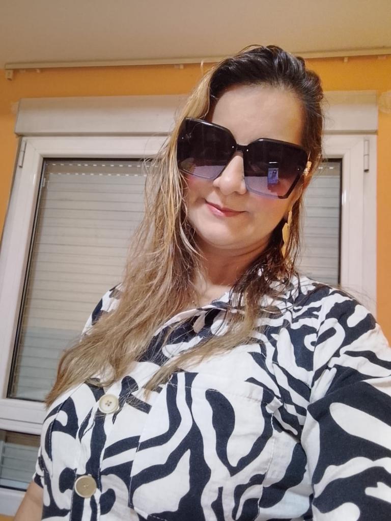 643217405: Chica busca chico en Valencia