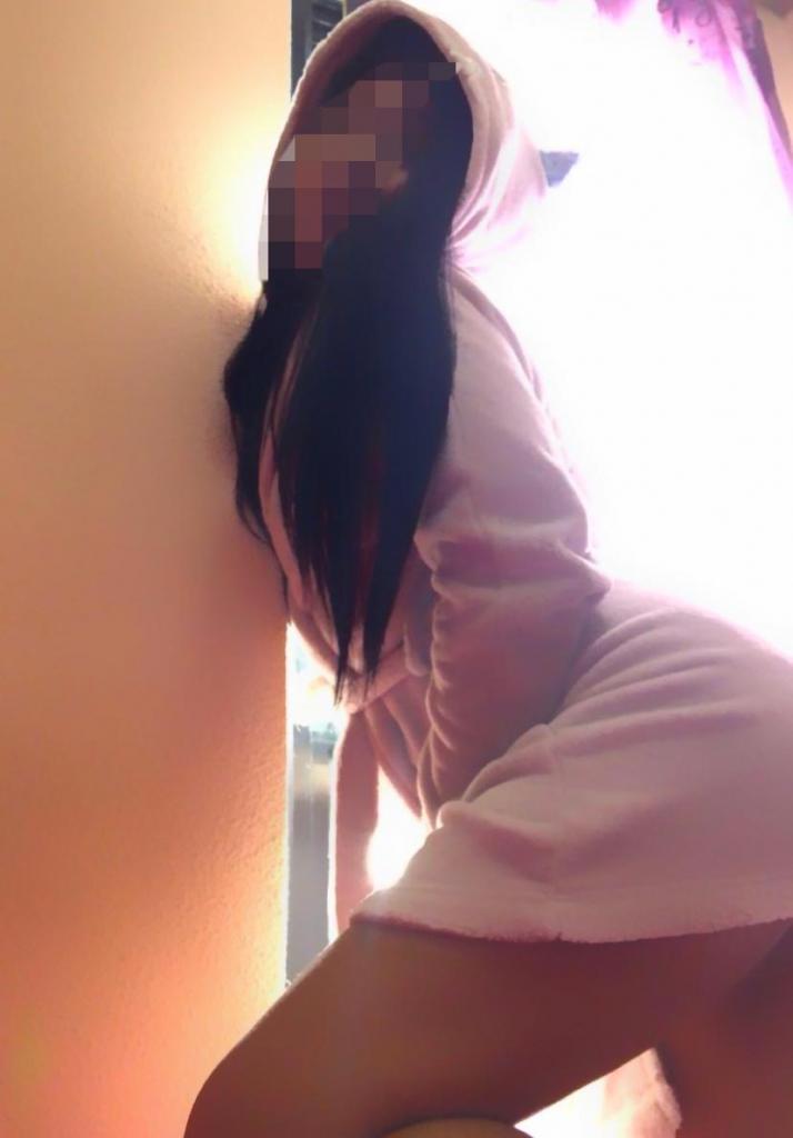 614982873: Chica busca chico en La Coruña