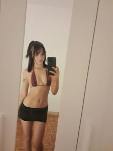 613857452: Chica busca chico en La Coruña