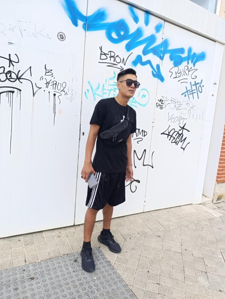 643660497: Chico busca chica en Barcelona