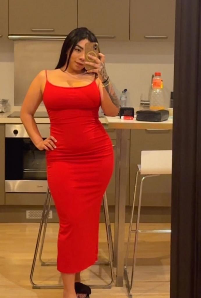 666732305: Chica busca chico en Barcelona