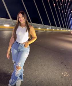 613479047: Chica busca chico en Barcelona