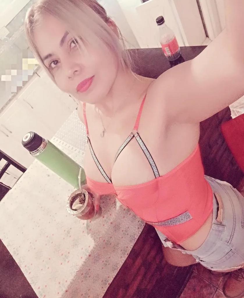 631196764: Chica busca chico en Granada