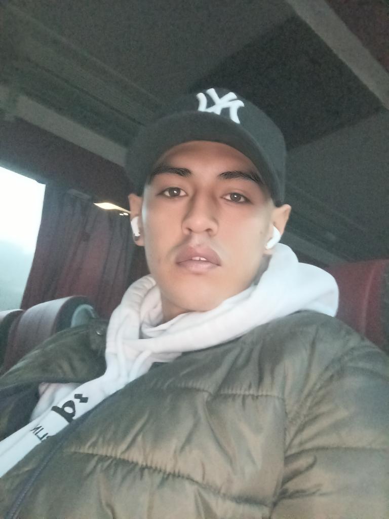 643660497: Chico busca chica en Barcelona