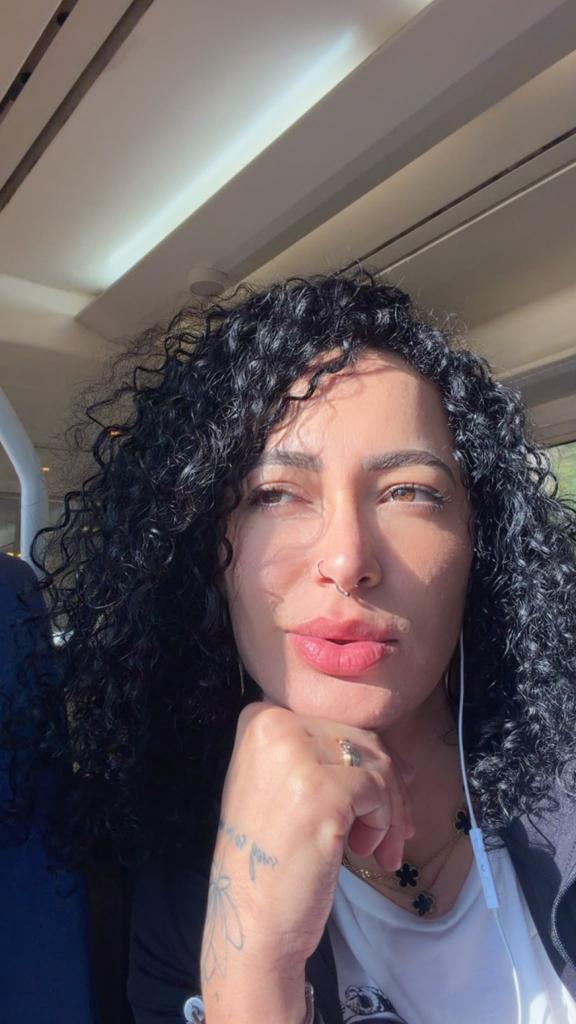613677079: Chica busca chico en Lugo