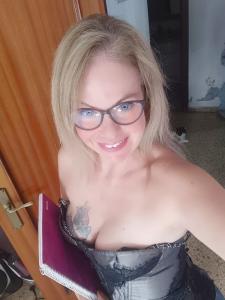 613898263: Chica busca chico en Valencia
