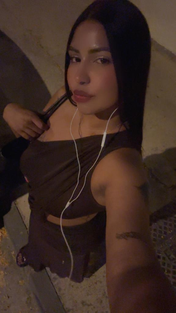 613865183: Chica busca chico en Barcelona