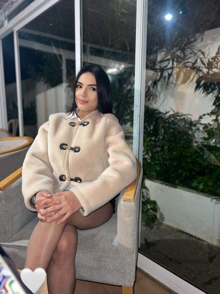 Chica busca chico en Ibiza: 