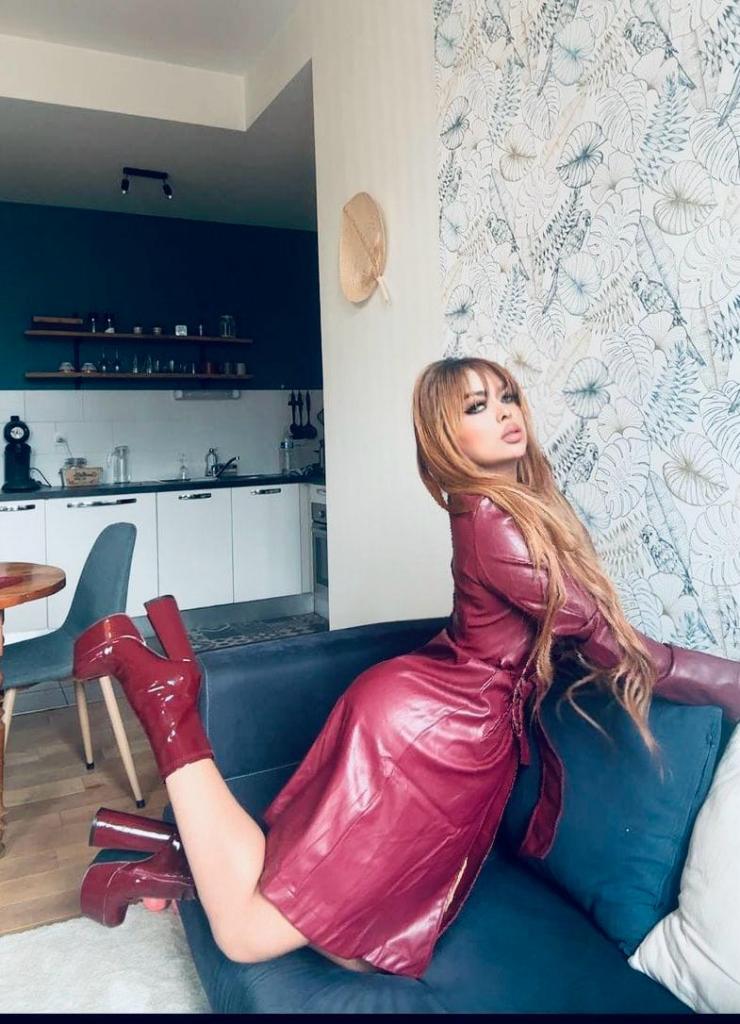 647026795: Chica busca chico en Alicante