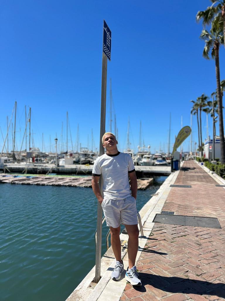 604295307: Chico busca chica en Sevilla