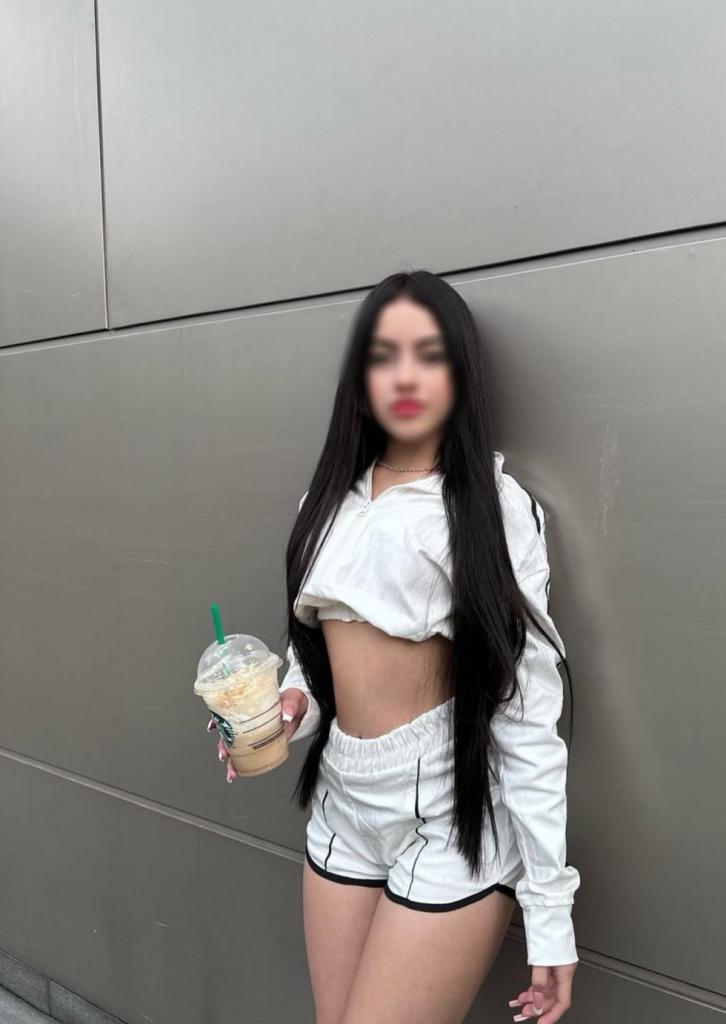 614893885: Chica busca chico en Barcelona