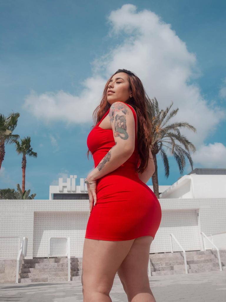 Chica busca chico en Ibiza: 