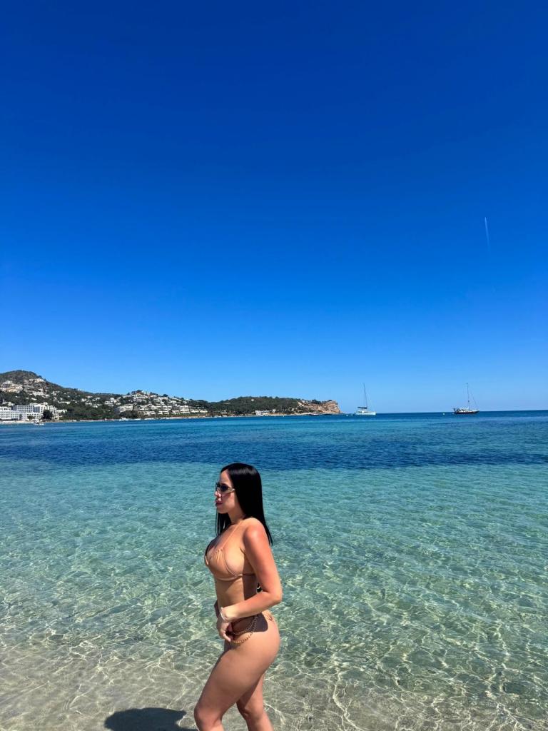 Chica busca chico en Ibiza: 