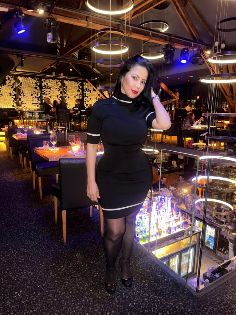 Chica busca chico en Ibiza: 