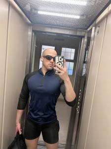 663134111: Chico busca chica en Valencia