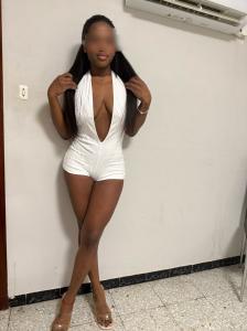 607275560: Chica busca chico en Barcelona