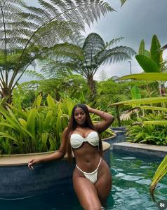 617244090: Chica busca chico en Gerona