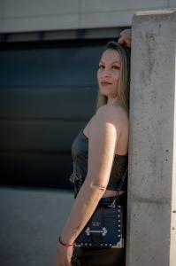 614395638: Chica busca chico en La Coruña