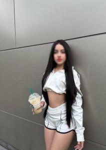 614893885: Chica busca chico en Barcelona