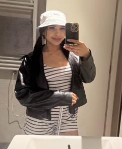 664553170: Chica busca chico en Barcelona