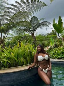 617244090: Chica busca chico en Gerona