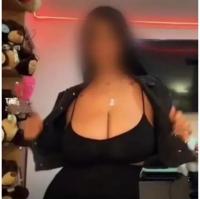 631665640: Chica busca chico en Barcelona