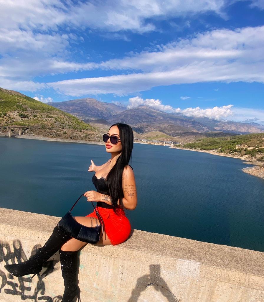 Chica busca chico en Ibiza: 