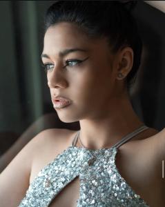 672539377: Chica busca chico en Ibiza