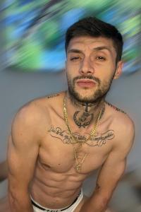 613218116: Chico busca chica en Sevilla